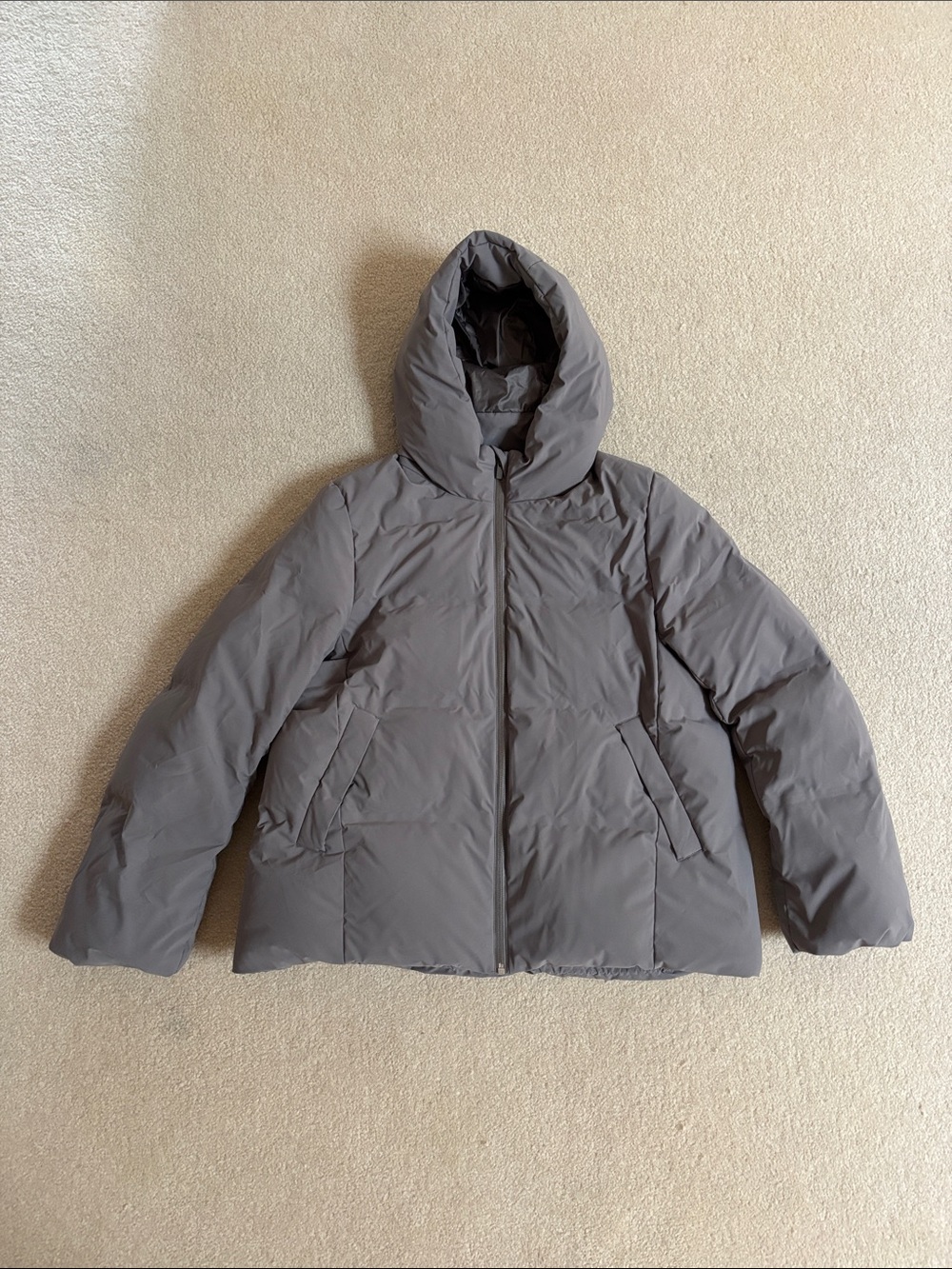 Uniqlo seamless down puffer jacket (grey)